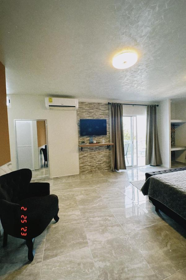 Hotel Awazul Бакалар Екстериор снимка