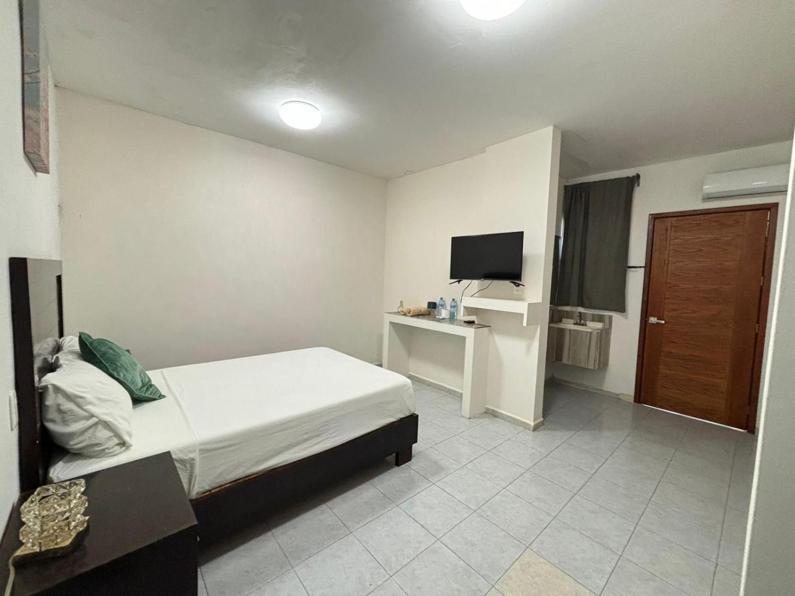 Hotel Awazul Бакалар Екстериор снимка